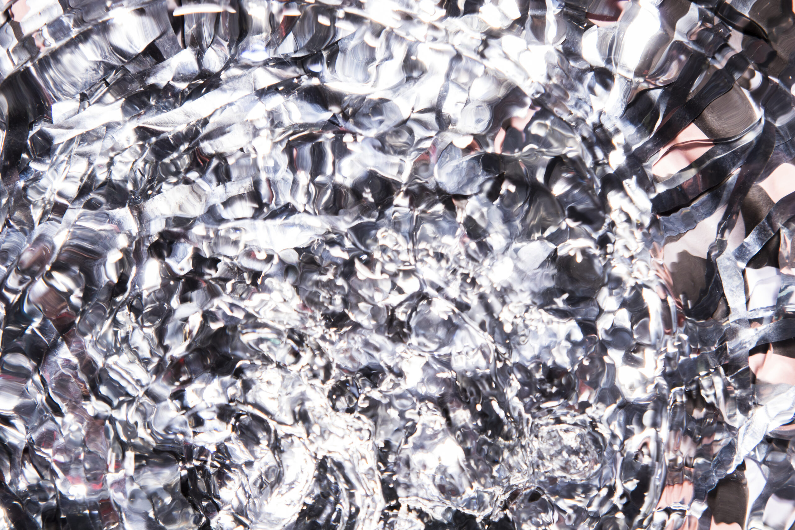 Krom Hurdası Nedir? 1 monochrome drop water shattered silver design scaled